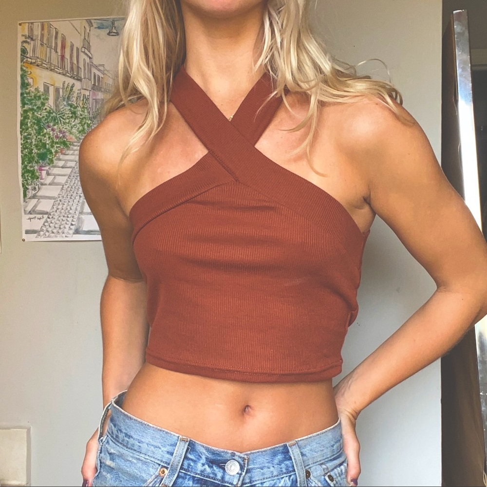 CROP TOP CROSS NECK